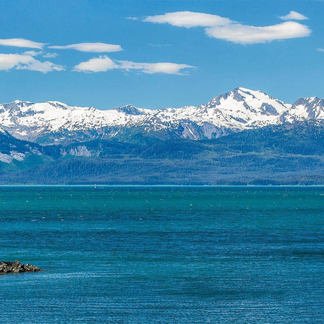 National Geographic Travelさんのインスタグラム写真 - (National Geographic TravelInstagram)「Photo by @stephen_matera | (swipe to see the full image) The Chilkat Moutains rise above Lynn Canal near Eagle River about 20 miles North of Juneau, Southeast Alaska. Lynn Canal runs about 90 miles from the Chilkat River to Stephens Passage and at 2,000' deep, it is the deepest fjord in North America outside of Greenland. Follow me @stephen_matera for more images like this from Alaska and around the world. #SEAlaska #wilderness #lynncanal」3月22日 1時02分 - natgeotravel