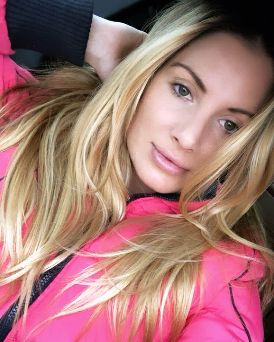 ティーガン・プレスリーさんのインスタグラム写真 - (ティーガン・プレスリーInstagram)「🌷🌷🌷 Happy Thursday  #teaganpresley #thursday #blonde #almosttheweekend」3月22日 0時58分 - msteagan