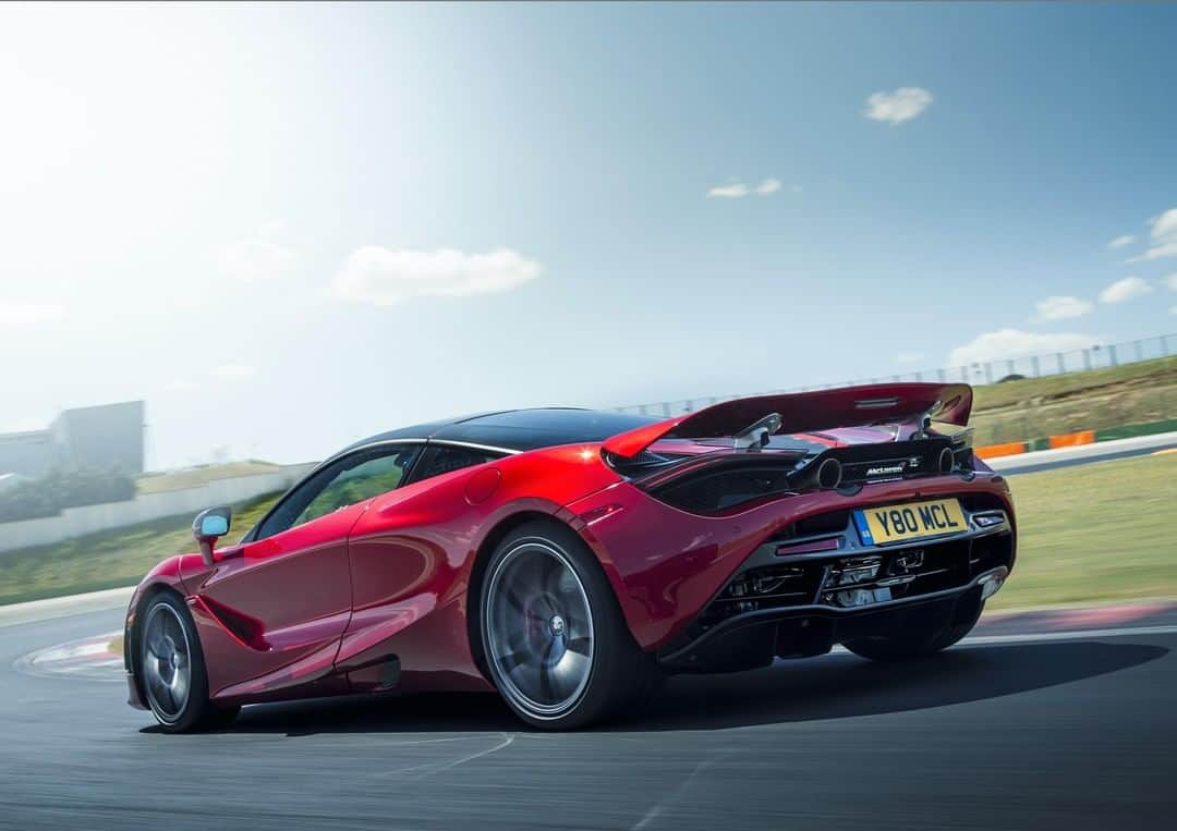 McLaren Automotiveさんのインスタグラム写真 - (McLaren AutomotiveInstagram)「The #McLaren720S features the lightweight carbon-fibre Monocage II. #Didyouknow, McLaren has been using carbon-fibre in its cars since the MP4/1 Formula 1 car in 1981.」3月22日 1時04分 - mclarenauto