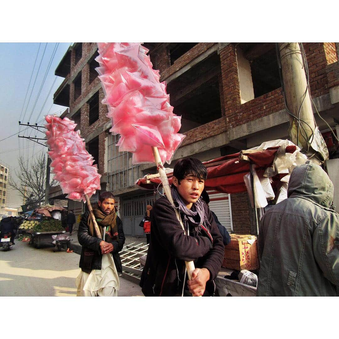 スティーブ・マカリーさんのインスタグラム写真 - (スティーブ・マカリーInstagram)「Swipe to see photographs from students of the Young Women's Photography Initiative, sponsored by @imagine_asia. These classes were taught by Mariam Alimi in Afghanistan.  First and second photographs by Shrin-Gul in #Bamiyan, #Afghanistan, 2016.  Third photograph by Amina and Halima in #Bamiyan, #Afghanistan, 2015.  Fourth photograph by Kamila in #Bamiyan, #Afghanistan, 2016.  Fifth photograph by Nazanin in #Kabul, #Afghanistan, 2018.  Sixth photograph by Shabana in #Kabul, #Afghanistan, 2017.」3月22日 1時09分 - stevemccurryofficial