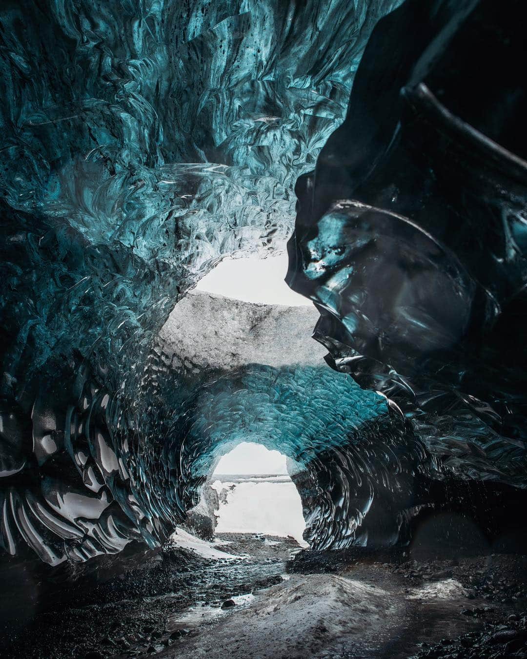 Discoveryさんのインスタグラム写真 - (DiscoveryInstagram)「“Ice caves are a miracle of nature. I first visited an ice cave in Iceland, which is located on the largest glacier in Europe. I had the feeling that I was in a location from a fantastic world. Unfortunately, this glacier decomposes every year more and more, making it unlikely that future generations of people will be able to see its icy beauty.” 📸 + caption by Alexander Ladanivskyy (@ladanivskyy) . . . . #adventure #travel #nature #photography #potd #photooftheday #ice #glacier #nature」3月22日 1時19分 - discovery