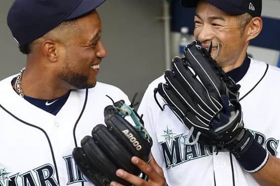 ロビンソン・カノさんのインスタグラム写真 - (ロビンソン・カノInstagram)「Ichiro, it was great to learn from a master of this game. It was an honor to don the same uniform as you on two different teams. Thank you for all of the advice and the laughs during our time together.hOF.  Ichiro, fue genial aprender de un maestro de este juego. Fue un honor ponerme el mismo uniforme que con dos equipos distintos. Gracias por todos los consejos y las risas durante nuestro tiempo juntos.」3月22日 1時20分 - robinsoncano