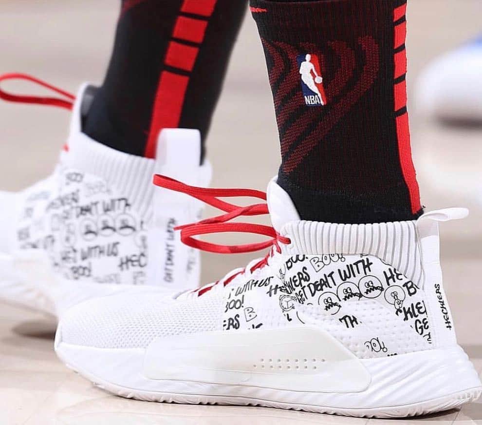 デイミアン・リラードのインスタグラム：「🤫 Quiet the hecklers with your game! 🤐 Wore my hecklers #Dame5 PE last night. Inspired by my experience with a heckler in Orlando this season. #KicksOnCourt #NBAKicks」