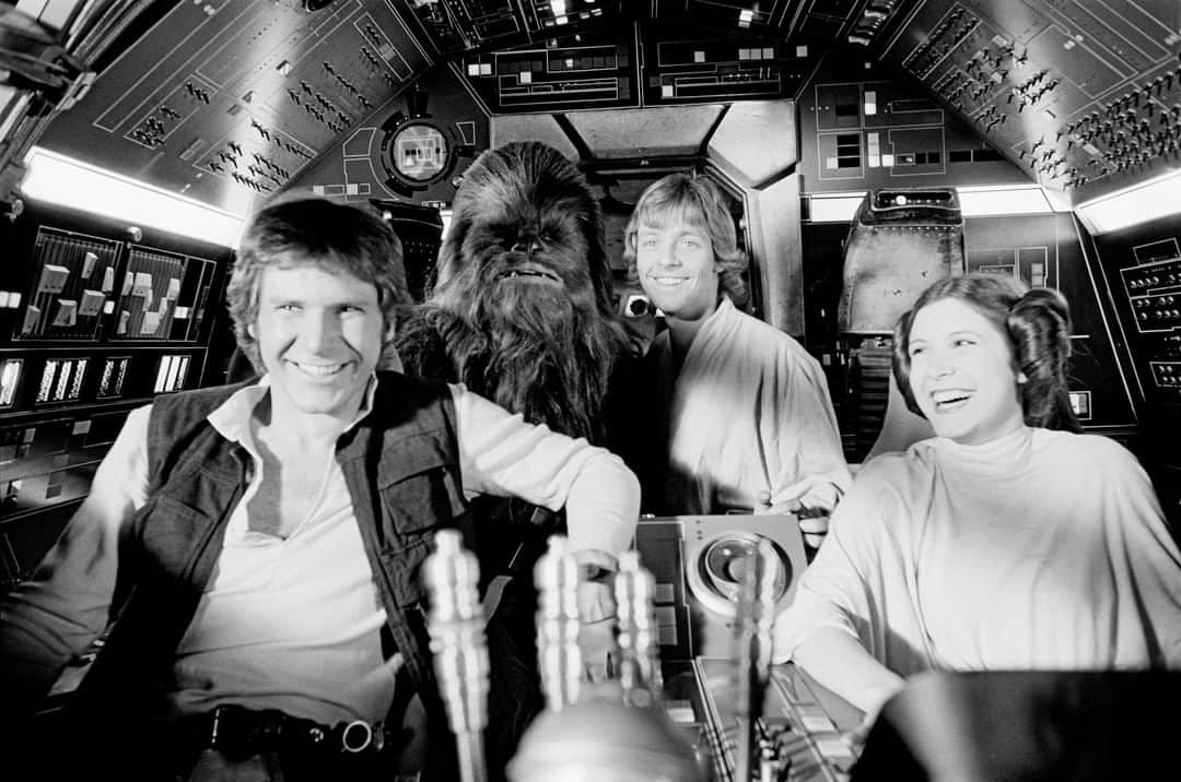 Disneyさんのインスタグラム写真 - (DisneyInstagram)「This is the #TBT you're looking for! Here's a between-takes look at Harrison Ford, Peter Mayhew, Mark Hamill (@hamillhimself), and Carrie Fisher on the set of @StarWars: A New Hope. | 📷: The Star Wars Archives book」3月22日 1時24分 - disney