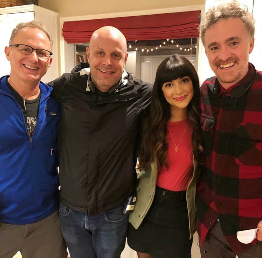 ハンナ・シモンさんのインスタグラム写真 - (ハンナ・シモンInstagram)「A wrap on day one and the smiles are EXTRAAAAA. These brothers of mine are making this weird funny show with me about my nontraditional traditional American family. This show celebrates the father daughter relationship and these three men are all exceptional loving dads that between them have six young beautiful children. I am so thankful that they are sharing their talent and stories in this very personal pilot. @toddholland3 @mattfusfeld @alcuth 👊🏽👊🏽👊🏽」3月22日 1時30分 - therealhannahsimone