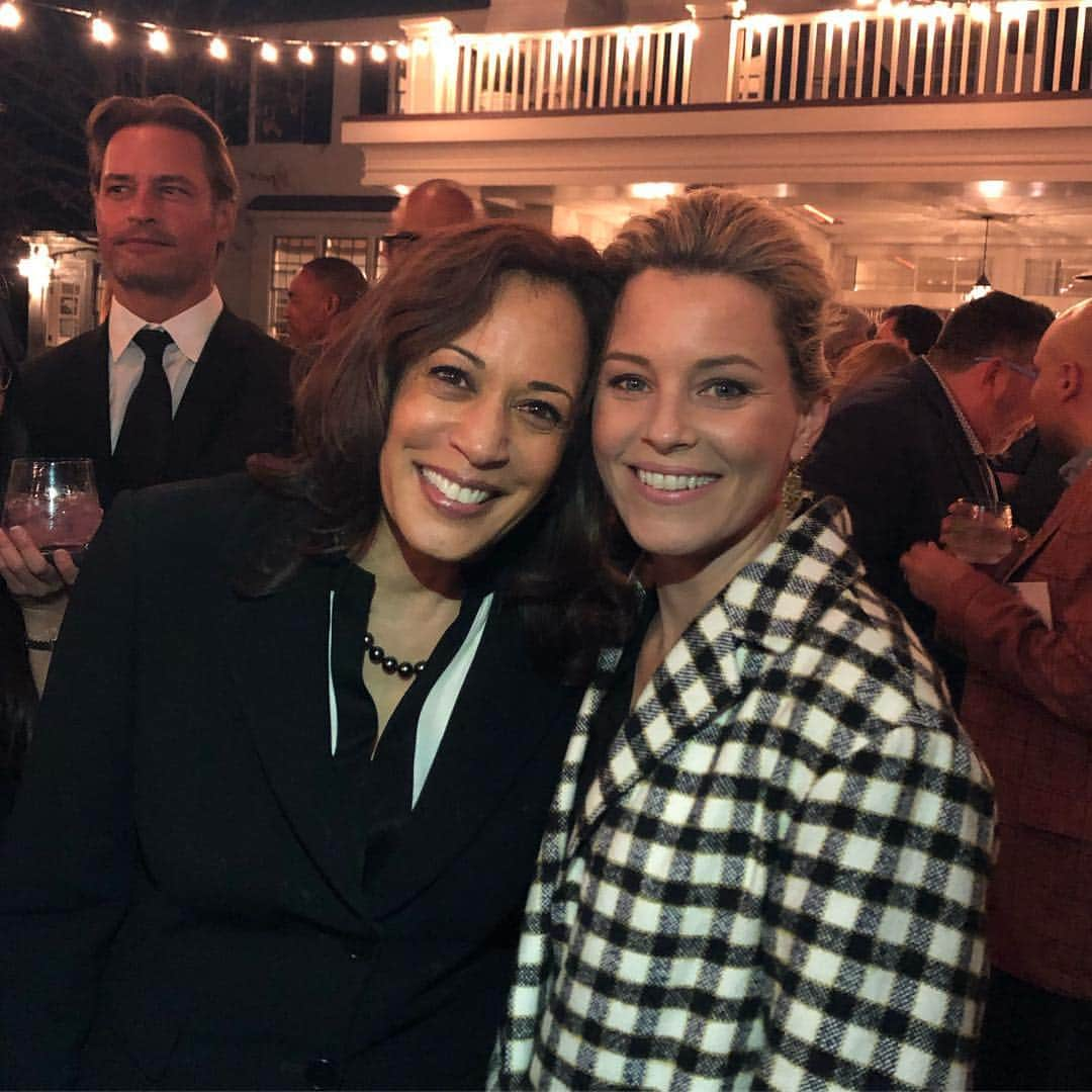 エリザベス・バンクスさんのインスタグラム写真 - (エリザベス・バンクスInstagram)「Hung out with Senator @kamalaharris And yes, that’s @officialjoshholloway in the BG (man I loved #Lost) Fun night thank you to the incredible hosts」3月22日 1時45分 - elizabethbanks