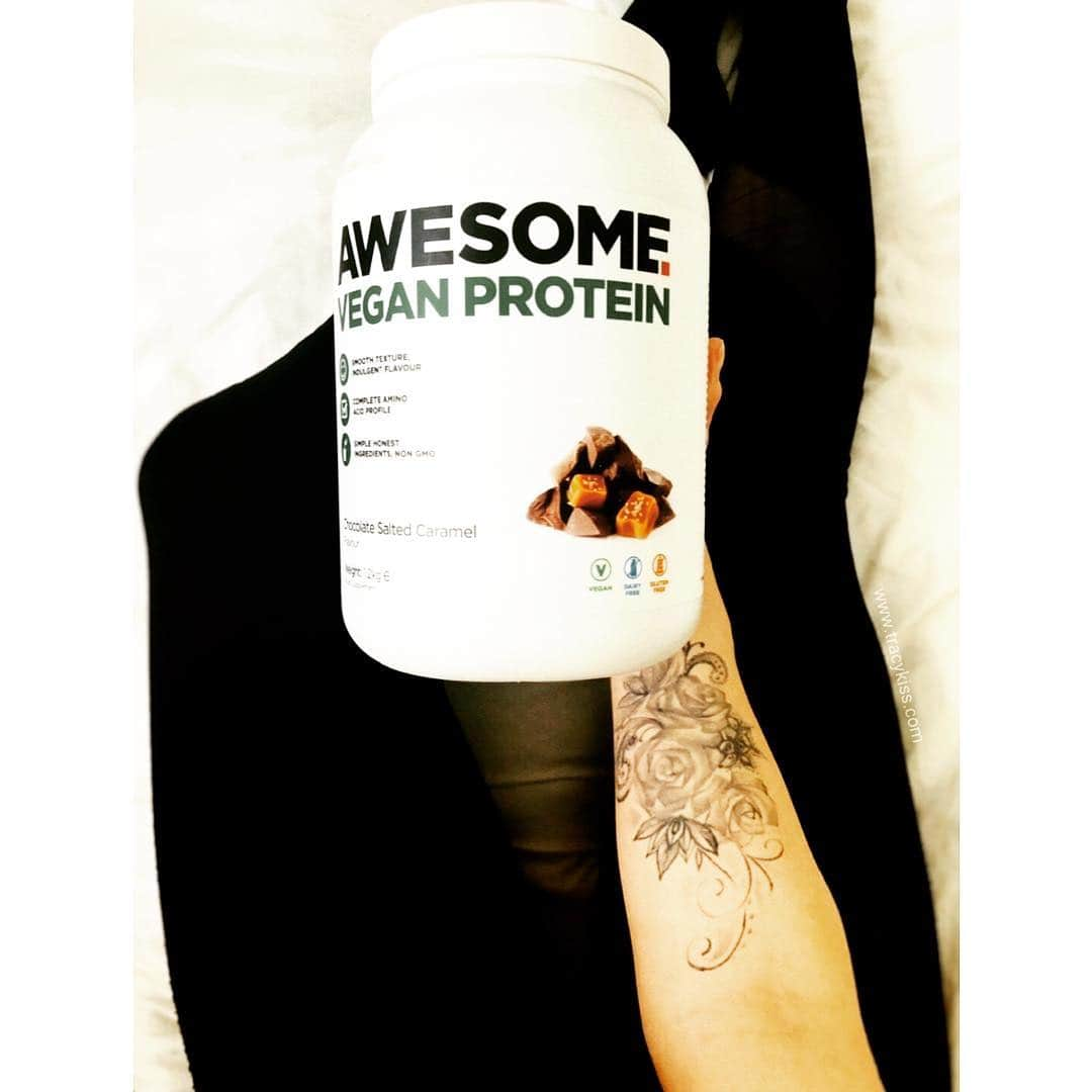 トレーシー・キスさんのインスタグラム写真 - (トレーシー・キスInstagram)「Vegan chocolate salted caramel protein from @awesomesupps for a spot of post-workout drooling - who says being fit and healthy isn’t fun!? ------------------------ #protein #veganprotein #proteinshake #chocolatesaltedcaramel #tracykiss #girlswithmuscles #bodygoals #femaleempowerment #muscles #booty #tattoo #healthy #bodytransformation #inspiration #wcw #motivation #ootd #fashion #weightloss #fitness #weightlossjourney #girlpower #thick #ootn #lotd #veganism #girl #gym #bodybuilding #vegan」3月22日 1時48分 - tracykissdotcom