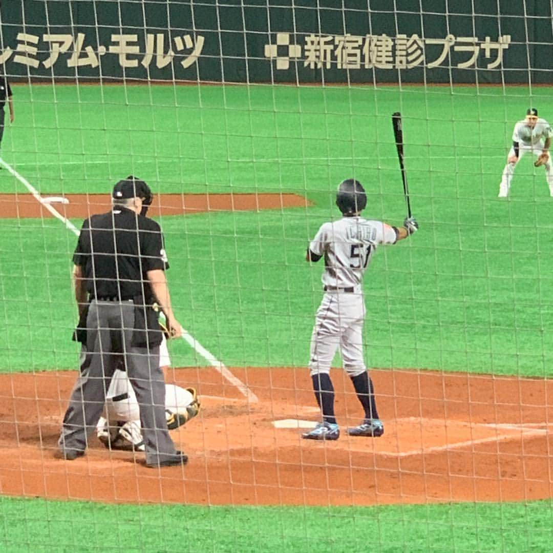 宮川大輔さんのインスタグラム写真 - (宮川大輔Instagram)「#51 #イチロー選手 #本当にお疲れ様でした #最高にかっこ良かったです！ #ありがとうございました！」3月22日 1時49分 - miyagawadai