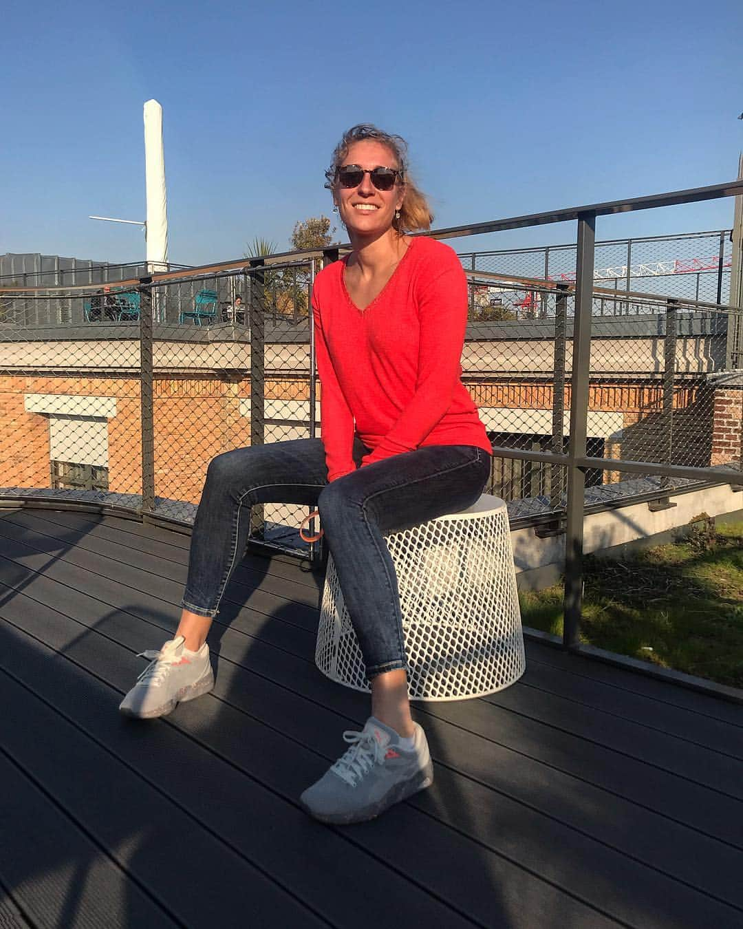 マリー・ギャヨさんのインスタグラム写真 - (マリー・ギャヨInstagram)「Sunny day is always up #AllSmile #OneLife #Paris #BlueSky #HelloSunshine #Rooftop 📸 @jihane0509」3月22日 1時50分 - marie.gayot