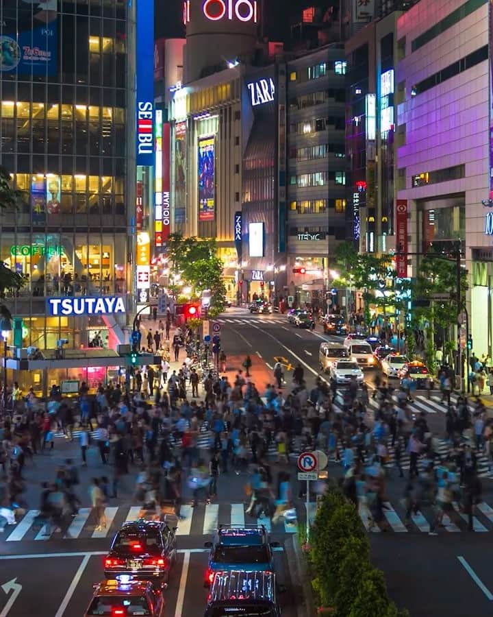 のインスタグラム：「Beginning today, Wet Paint Tokyo. @persue1 @basementginza0629」