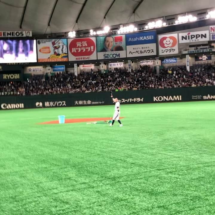 マルコ・ゴンザレスのインスタグラム：「Tonight was indescribable witnessing a legend say his goodbye to baseball. Ichi, thank you for all that you are and all you have given to this game, your country, your teammates, and the fans. A true hero to so many, you will be missed by us all.」