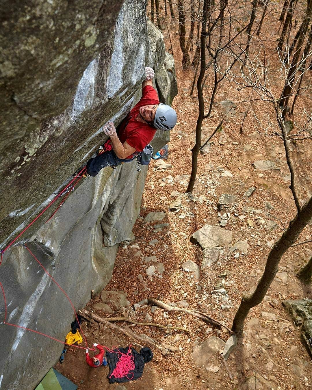 ヨルグ・バーホーベンさんのインスタグラム写真 - (ヨルグ・バーホーベンInstagram)「A 9a (14+) trad climb is something that hasn't been realized yet. The idea makes me shiver and dream at the same time! Imagine cranking through 8b boulders above manky gear placements, how much cooler can rock climbing get??? Things might be about to change: @jacopolarcher seems to be very close on his trad project. With 9a+ sport routes under his belt, and a LOT of work on this route, it begs the question: will he propose 9a?! 🤔 I think he should 😃 Forza Jacopo! • 📸 by @paolosartophoto」3月22日 2時05分 - jorgverhoeven