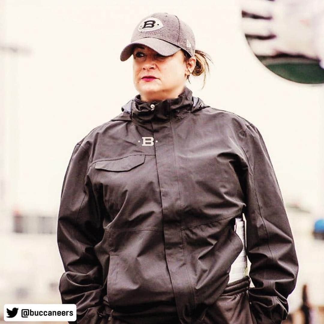 NFLさんのインスタグラム写真 - (NFLInstagram)「@buccaneers hire Maral Javadifar and Lori Locust as full-time assistant coaches, becoming the first NFL team with two female coaches on staff.」3月22日 2時10分 - nfl
