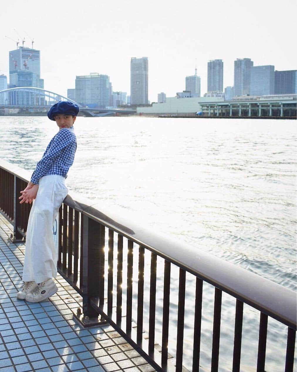 ソーズビー航洋さんのインスタグラム写真 - (ソーズビー航洋Instagram)「友達に大好きな隅田川で写真撮ってもらったの💙 フィルムは今度乗っけるわぁん💋」3月22日 13時07分 - cameron.soesbe