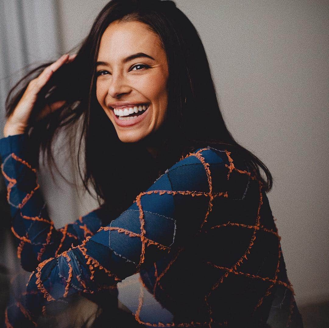 クロエ・ブリッジスのインスタグラム：「I think Adam is giving me laugh lines. What a dick move.」