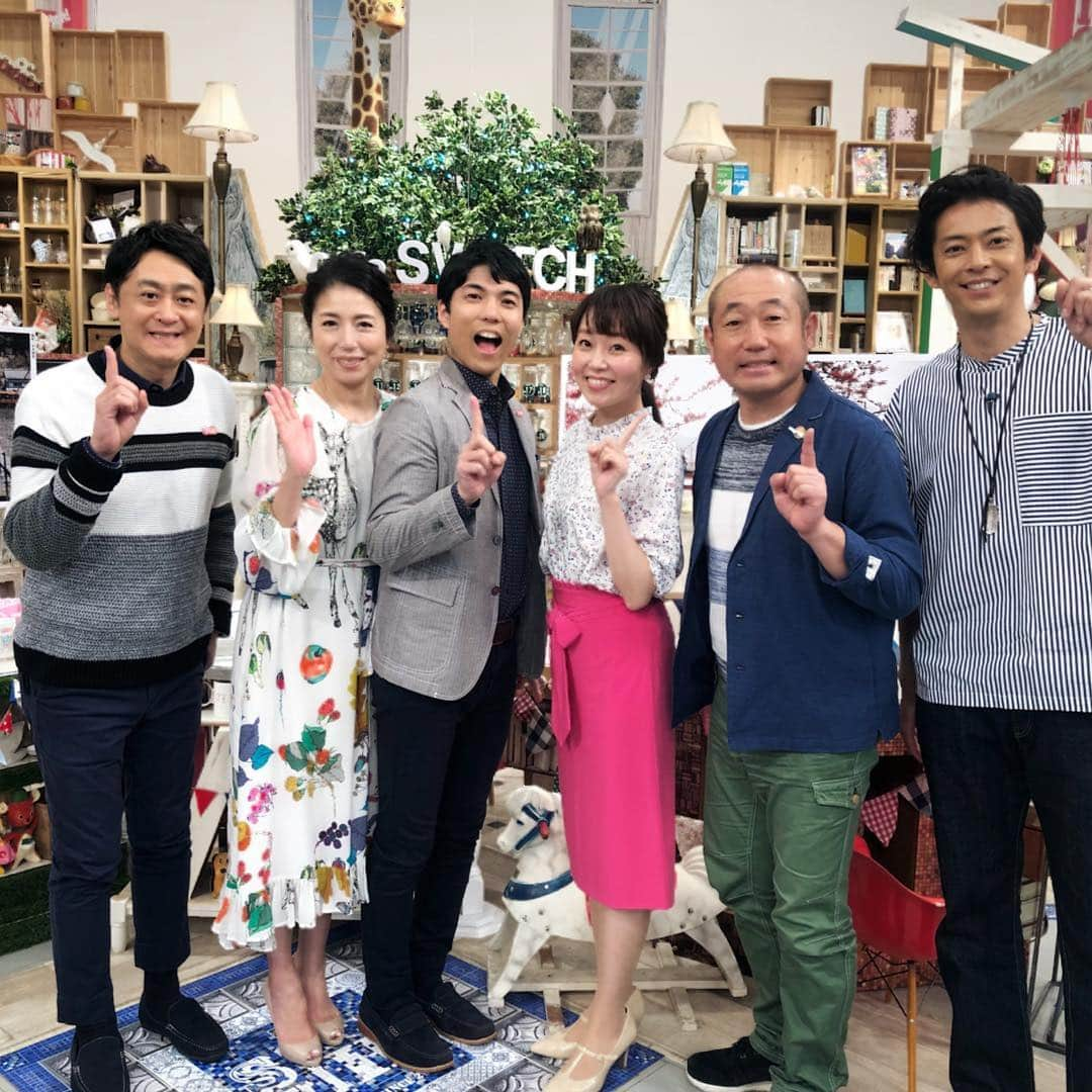 高橋ひとみさんのインスタグラム写真 - (高橋ひとみInstagram)「東海テレビ「スイッチ！」 今日も楽しい情報がたくさんありました🎵 お花見早くしたいですね🌸 皆様  ありがとうございました😊 #東海テレビ#スイッチ！ #長島弘樹 アナウンサー  #恒川英里アナウンサー #ずんやす  #敦士」3月22日 11時40分 - hitomi_momoe