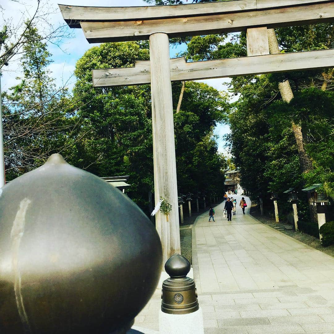 田中和さんのインスタグラム写真 - (田中和Instagram)「春分という事で行ってきましたー初寒川、とても精悍でゆっくり出来ました。 平成最後に間に合って良かった！ #寒川神社  #さざれ石」3月22日 11時57分 - kazz620