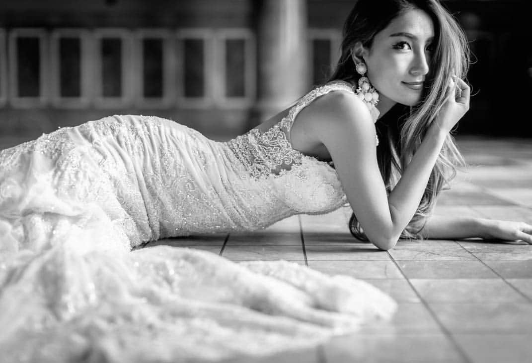 HARUEさんのインスタグラム写真 - (HARUEInstagram)「@magnoliawhite_official ✨ . マグノリアホワイトの撮影💍 @galialahav のウエディングドレスが美しすぎて。。✨ 本当に夢のような１日でした✨ . ハイセンスなドレスをたくさん取り扱っているマグノリアホワイトは " the drape " の 1Fフロアにあるので、プレ花嫁のみなさんぜひチェックしてみて下さい〜👰♡♡ . . . #thedrape #ザドレープ #MAGNOLIAWHITE #マグノリアホワイト #マグノリアホワイト心斎橋 #TAKAMIBRIDAL #タカミブライダル #BADGLEYMISCHKA #GALIALAHAV #InesDiSanto」3月22日 11時56分 - harue0104