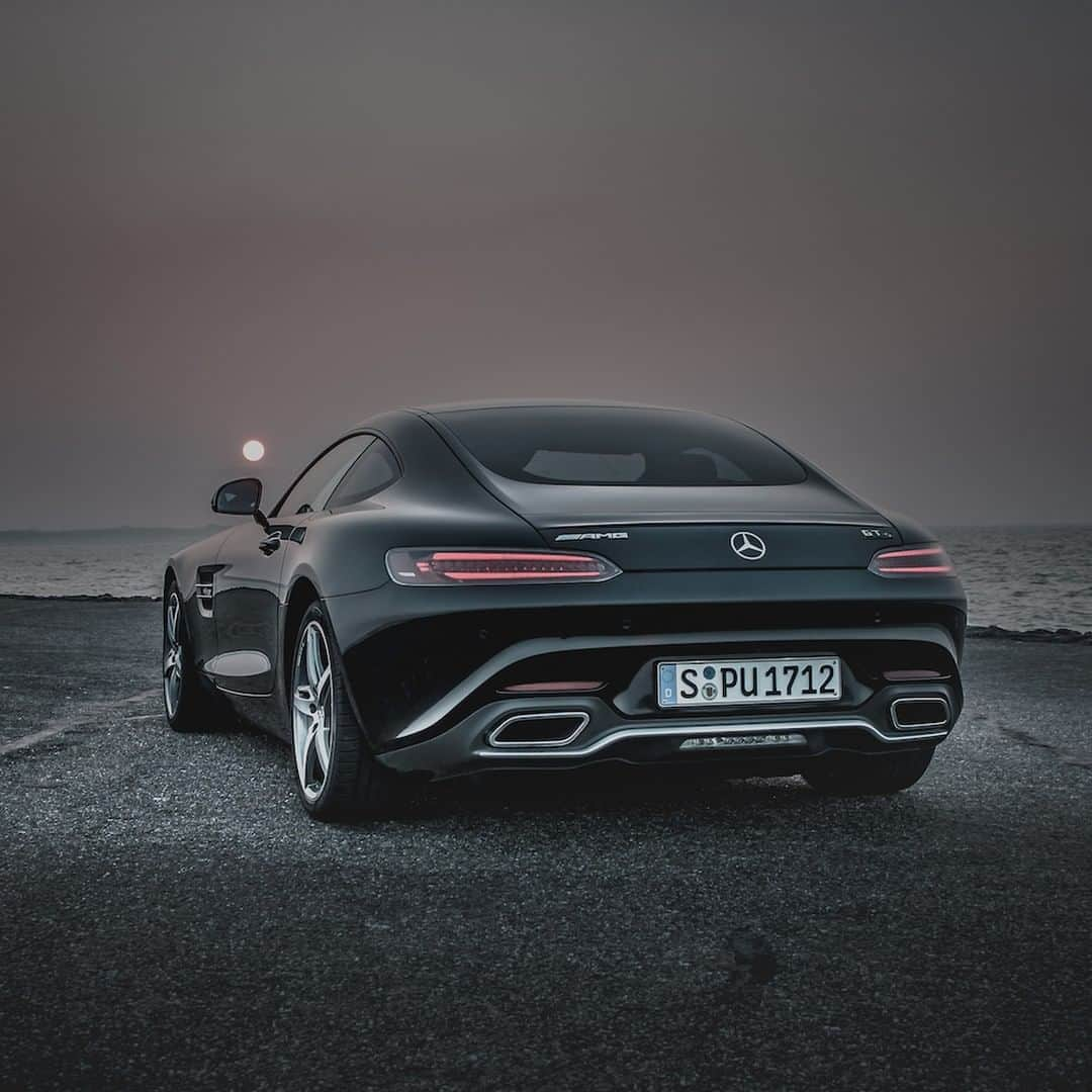 メルセデス・ベンツさんのインスタグラム写真 - (メルセデス・ベンツInstagram)「Ready for a roar? 🔥 📸: @marcel_lo_loca for #MBsocialcar ______________________________ [Mercedes-AMG GT S | Kraftstoffverbrauch kombiniert: 11,5 l/100 km | CO2- Emissionen kombiniert: 262 g/km |mb4.me/RechtlicherHinweis] . #MercedesAMG #AMG #GTS #cars247 #car #cars #awesomecars #carsofinstagram #amazingcars #DrivingPerformance #supercars」3月22日 12時00分 - mercedesbenz