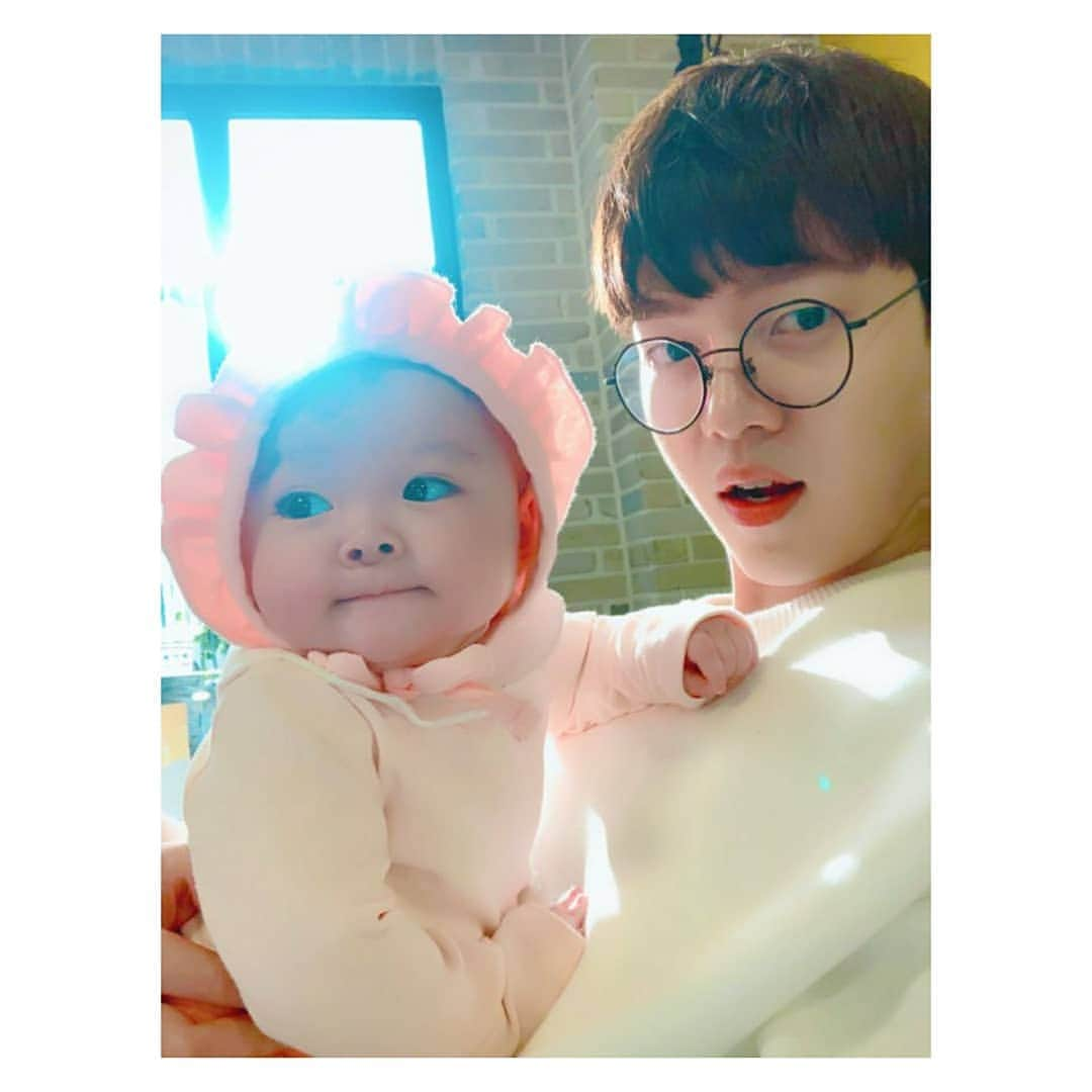 ソン・スンウォンのインスタグラム：「_ 이 아기 소녀는 너무 귀엽다😍❤️👶 I miss this drama. I wish he will be in new season but 😢😭 . #SonSeungWon #손승원 #sswmy #mysweetssw #ssw1403 #artist #actor #korea #kpop #koreanactor #actor #hedwig #musical #theatre #malaysia #KoreanDrama #AllKoreanDrama #DramaFever #blossomentertainment #eulachachawaikiki #gogowaikiki #ageofyouth」