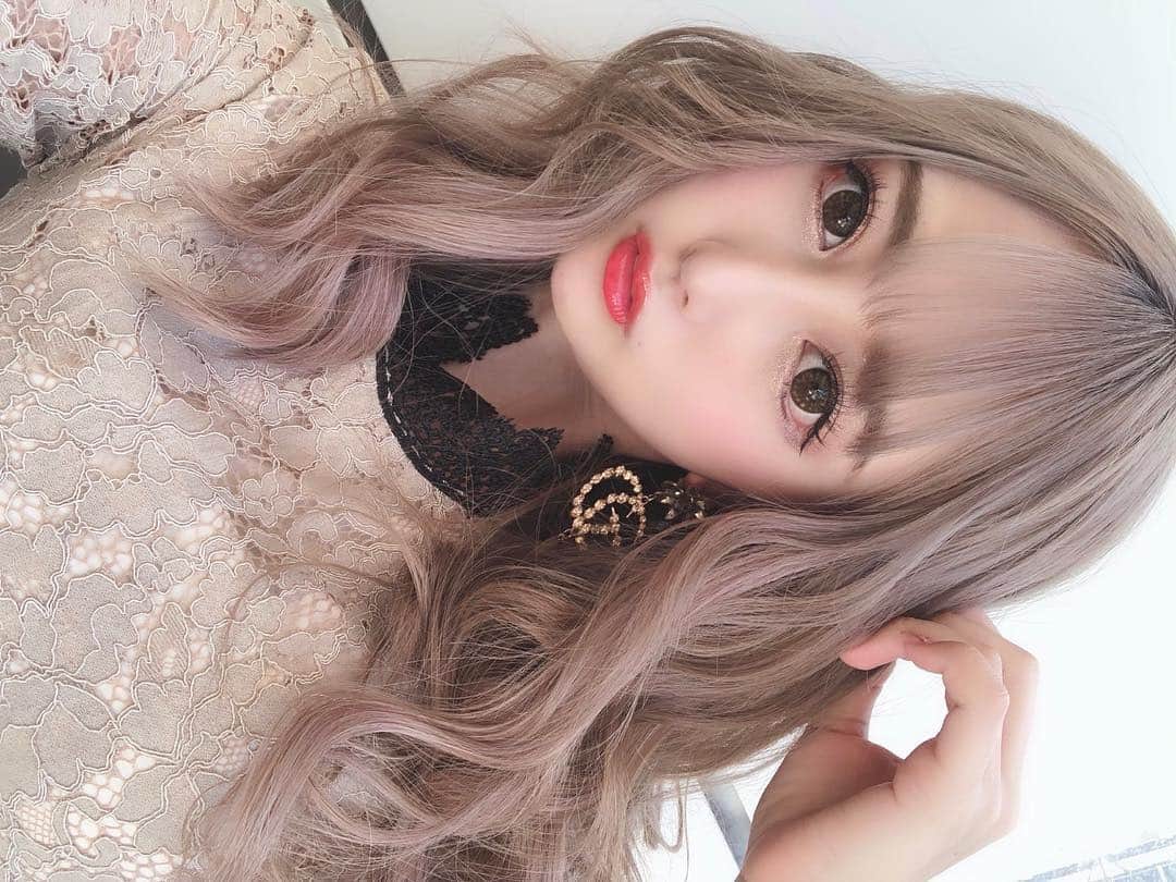 のインスタグラム：「. . new hair✂️ . 野口君 @yuuki_5820 に めちゃめちゃ可愛い 春カラーにしてもらったよ🎀 . エクステは顔まわりだけつけました💓 . . @mana_k0123 さんに マツエクもつけてもらって メンテナンス完了🍓💕 . いつもありがとうございます🌟🌟 . .」