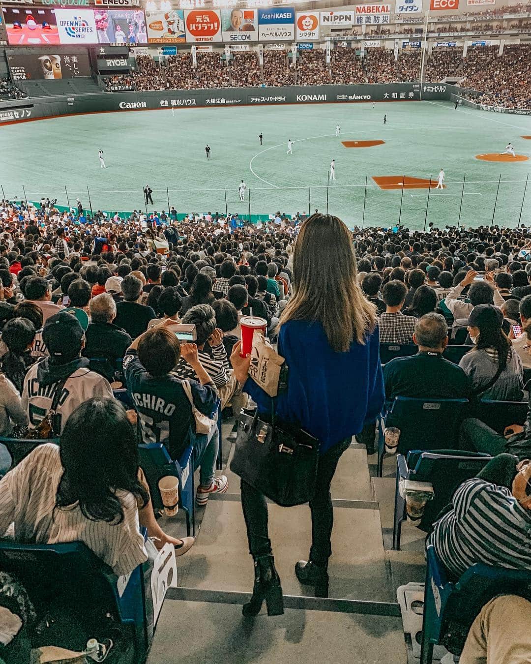 福井仁美さんのインスタグラム写真 - (福井仁美Instagram)「MLB開幕シリーズ⚾️ 初めてのメジャー観戦。そんな試合がまさかイチロー選手引退試合になるなんて。。 生で観れた感動と寂しい気持ちと不思議な試合でした🗣 ・ わたしが野球が好きになったのも 高校で野球部のマネージャーをしていたのもそもそもイチロー選手がきっかけ。 尊敬してやまない、愛知の日本の大スターです‼️ 最後に自分の目で球場でのプレーが観れた事、平成最後のbigな思い出になりました‼️ ・ #イチロー #イチロー選手 #イチロー引退」3月22日 12時05分 - hitton28