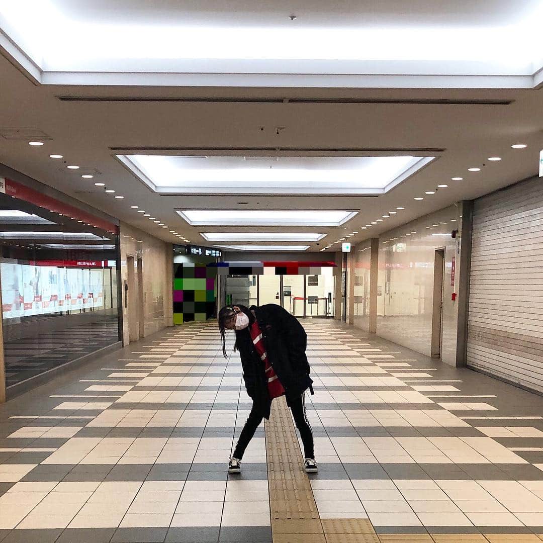 内田珠鈴さんのインスタグラム写真 - (内田珠鈴Instagram)「目黒駅 意外と人いない、この時だけかな笑」3月22日 12時16分 - shuri_426