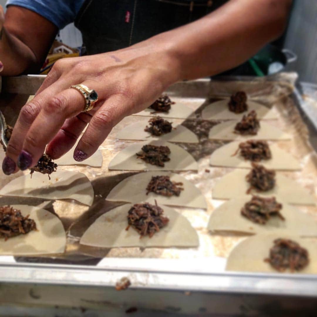 ケリスのインスタグラム：「Ox tail tortellini in the works..」