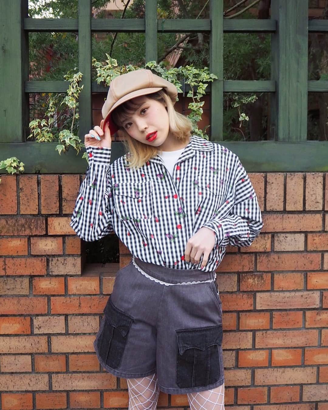 Aymmy in the batty girlsのインスタグラム：「【NEW ARRIVAL】﻿﻿﻿ ﻿﻿﻿ □BLOOMING GARDEN オープンカラーシャツ﻿ ¥14,040 (tax in)﻿﻿﻿ ﻿﻿﻿ □CLASSIC DENIM ショートパンツ﻿ ¥15,120 (tax in)﻿ ﻿ □FLOWER COLOR SCHEME キャスケット﻿﻿﻿ ¥7,560 (tax in)﻿ ﻿﻿﻿ #aymmy #battygarage ﻿﻿﻿ #aymmyinthebattygirls ﻿﻿﻿ #エイミー #原宿 #デニム﻿ #オープンカラーシャツ #ブラウス﻿ #デニムパンツ #ショートパンツ ﻿ #キャスケット #キャップ #帽子  #チェック #チェックシャツ #柄シャツ」