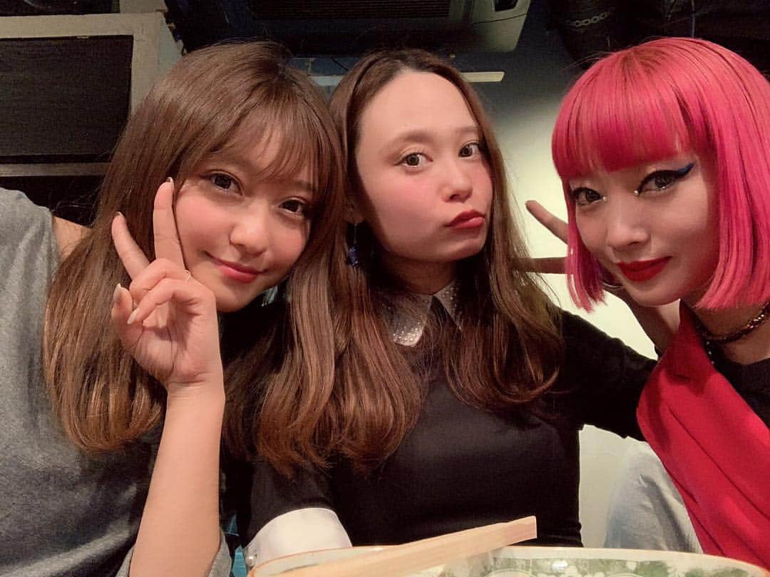堤ゆきみのインスタグラム：「しおりさんの手作りカレーをいただいたついでに﻿ お姉様方にまぜてもらいました🥰﻿ ﻿ と〜ってもお久しぶりなAYAさん❤︎﻿ ﻿ いただいたカレーは﻿ 目玉焼きをのせて食べると決めてる👍」