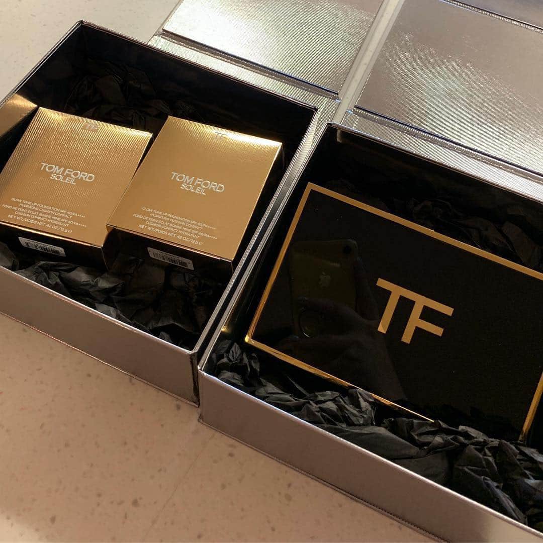ジュヨン さんのインスタグラム写真 - (ジュヨン Instagram)「#TOMFORD의 생일 선물 #사랑함 #감사해요 ❣️👏」3月22日 12時36分 - jupppal