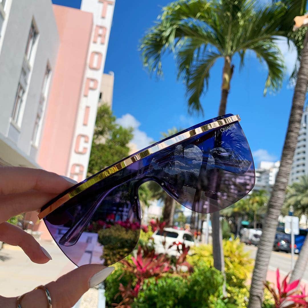 quayaustraliaさんのインスタグラム写真 - (quayaustraliaInstagram)「Gettin’ right in Miami 🔥💃😎 Own your inner superstar in #QUAYXJLO GET RIGHT gold/blue to purple fade 🖤 #QUAYAUSTRALIA」3月22日 12時50分 - quayaustralia