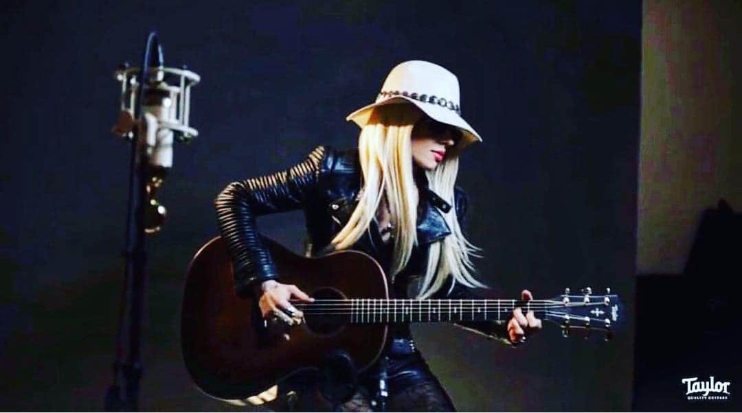 オリアンティさんのインスタグラム写真 - (オリアンティInstagram)「@taylorguitars」3月22日 12時49分 - iamorianthi