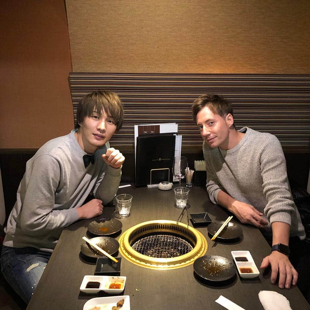 ジョナサン・シガーさんのインスタグラム写真 - (ジョナサン・シガーInstagram)「先日、歌手のTakuyaとご飯いってきた！ 同じ群馬出身！ まっ、グンマー仲間ってやつね 一緒に群馬盛り上げようっ #takuya #焼肉 #群馬 #群馬県民2人 #グンマー #いい歌いっぱい歌ってるから聴いてあげて #歌手 #シンガー #ライブ行って感動した」3月22日 12時55分 - jonathan.sieger