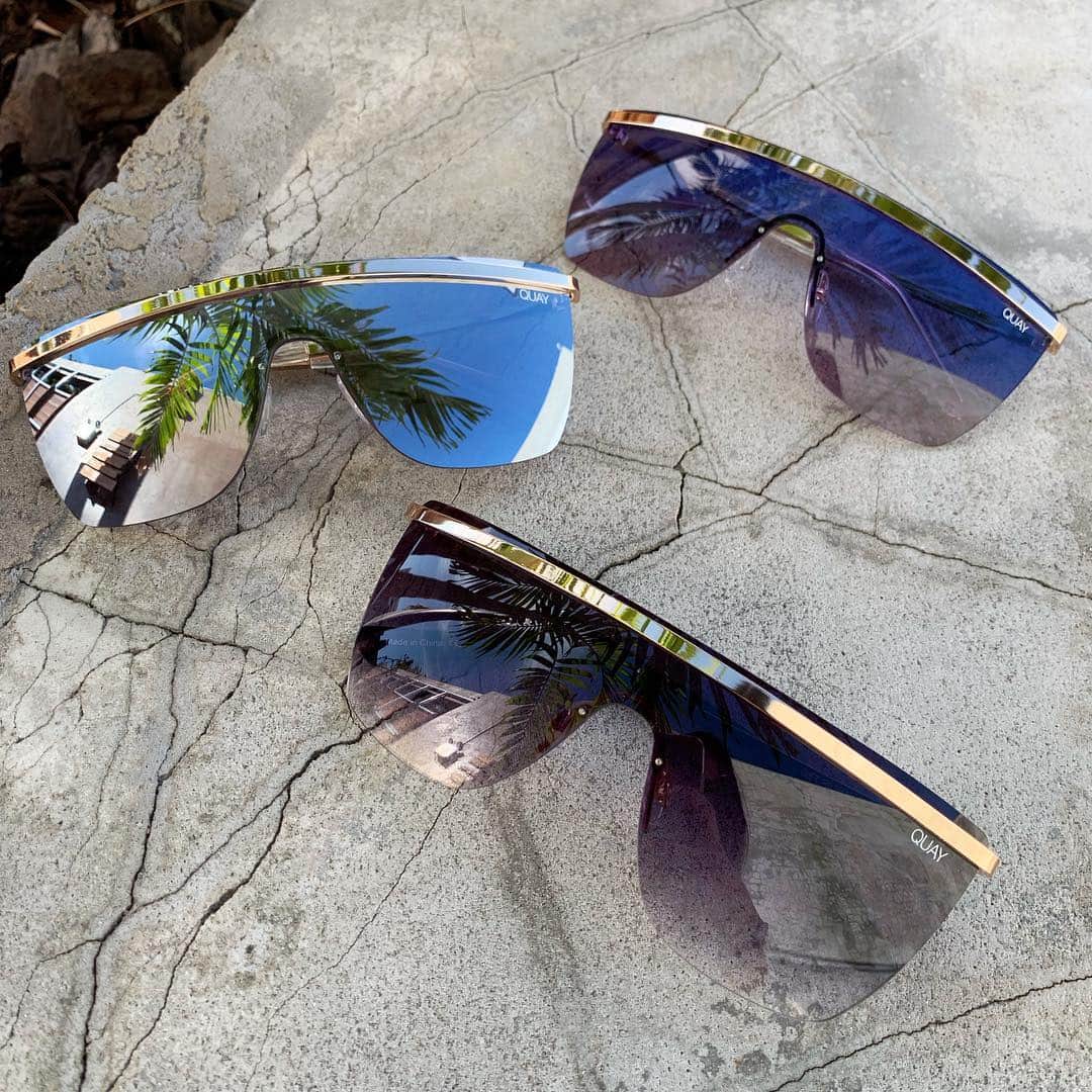 quayaustraliaさんのインスタグラム写真 - (quayaustraliaInstagram)「GET RIGHT 🖤 Block out all the bad vibes + GET RIGHT in these mega glam #QUAYXJLO curved shield sunnies ✨ Available in black fade, silver mirror, and navy to purple fade lenses  #QUAYAUSTRALIA」3月22日 4時11分 - quayaustralia