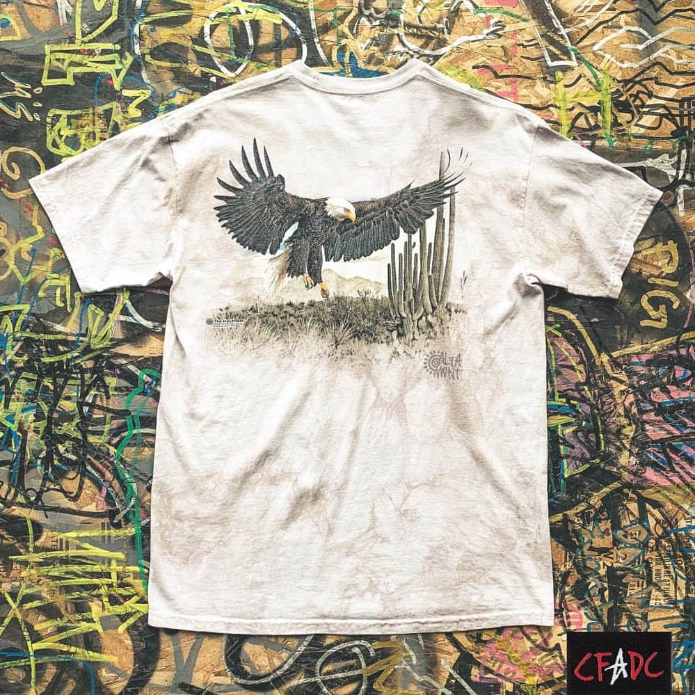 オルタモントのインスタグラム：「@dakotaservold X @mountainartwear 🌵🦅 // #CFADC」