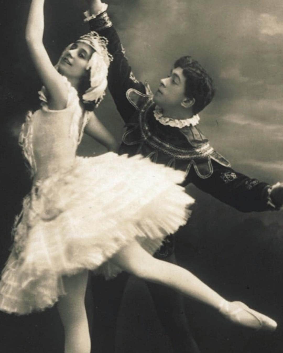 ミロスラヴァ・デュマさんのインスタグラム写真 - (ミロスラヴァ・デュマInstagram)「🦢 “When I was a small child, I thought that success spelled happiness. I was wrong, happiness is like a butterfly which appears and delights us for one brief moment, but soon flits away.”-Anna Pavlova, known for ‘The Dying Swan’, was the maverick Russian prima ballerina who took the world by storm with her enchanting demeanor and graceful movements and was dancing for more than 40 years. 🖤🇷🇺 Pavlova is most recognised for dancing the role of The Dying Swan. She danced this short ballet (only four minutes) about 4000 times, covering tours in America, South America, Bahia, Japan, China, India, Burma, Egypt, South Africa, Australia, New Zealand and Britain - and all these in the pre-air-travel age.  In the early 20th century, with her own company, Pavlova became the first ballerina to tour ballet around the world.  Anna danced until her last breath, at the age of 49 she died of pneumonia. Her last words were, "Get my 'Swan' costume ready."」3月22日 4時47分 - miraduma