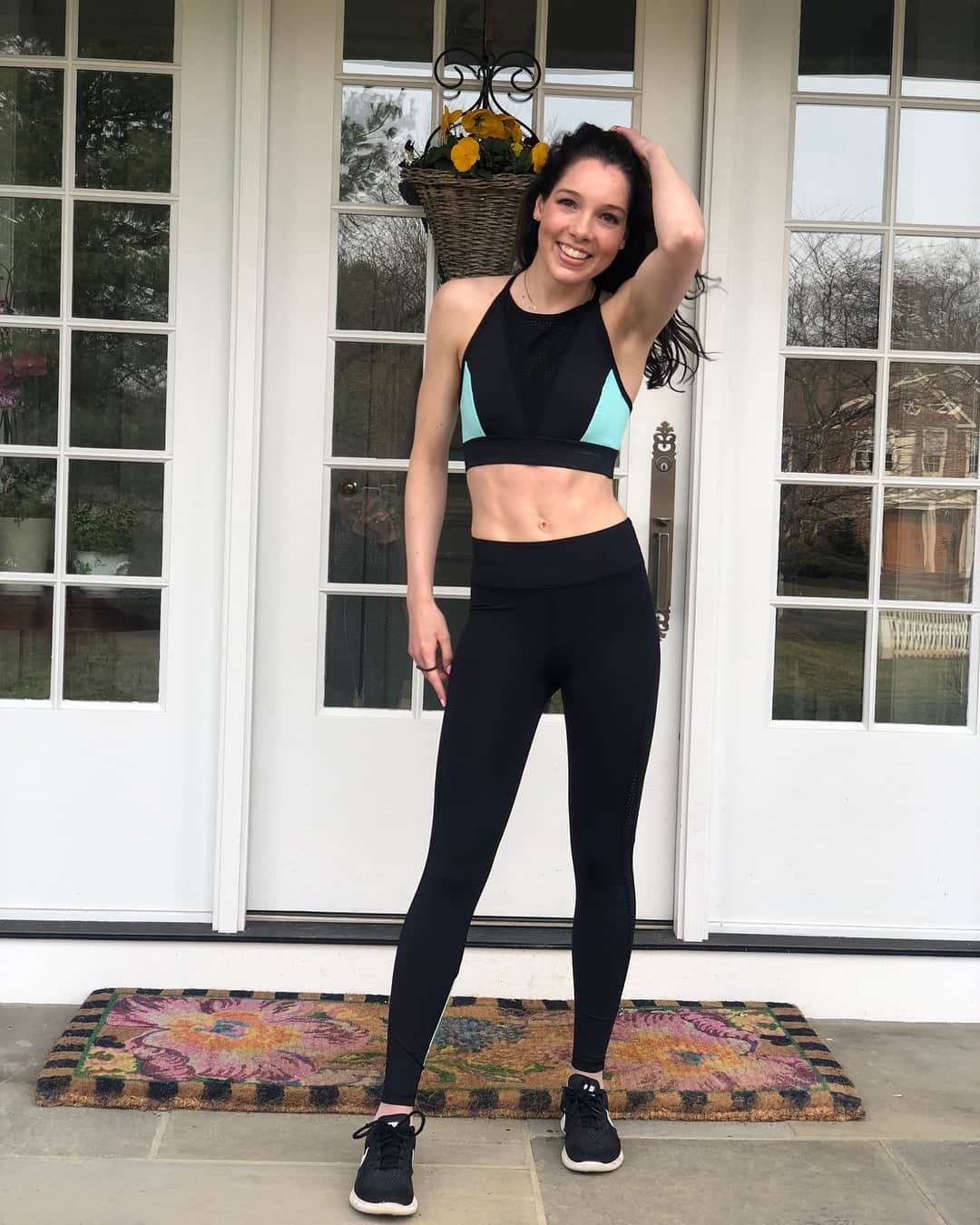 ロレイン・マクナマラさんのインスタグラム写真 - (ロレイン・マクナマラInstagram)「A special thank you to @alala for surprising me with this adorable new set from their Spring Collection!☺️ Whether it’s on the ice or in the gym, their apparel is the most comfortable for any workout💪👌(not to mention they are SO cute🙈) Happy Spring!🦋🌸💜」3月22日 4時54分 - lorrainekmac