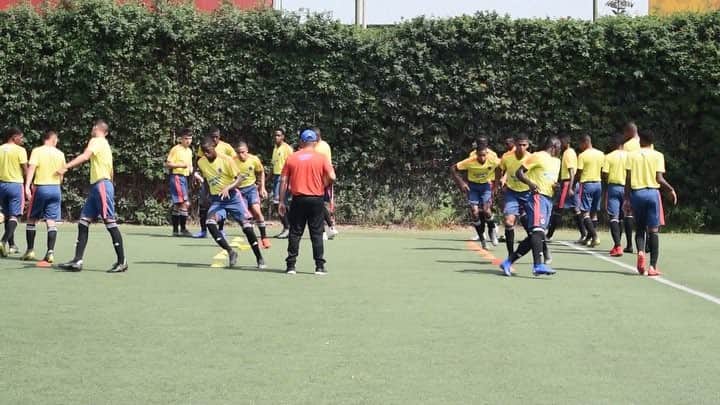 サッカー コロンビア代表チームのインスタグラム：「#Sub17Masculina Cada día se acerca más el momento de nuestro debut. La @fcfseleccioncol Masculina Sub-17 continúa su preparación en Lima. 🇨🇴⚽」