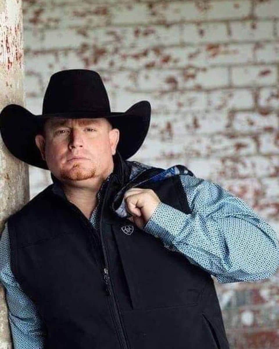E! Onlineさんのインスタグラム写真 - (E! OnlineInstagram)「Country singer Justin Carter has died at the age of 35 by an accidental shooting from a gun that was being used as a prop for a music video. Link in bio for more details on his tragic passing. (📷: Facebook)」3月22日 5時06分 - enews