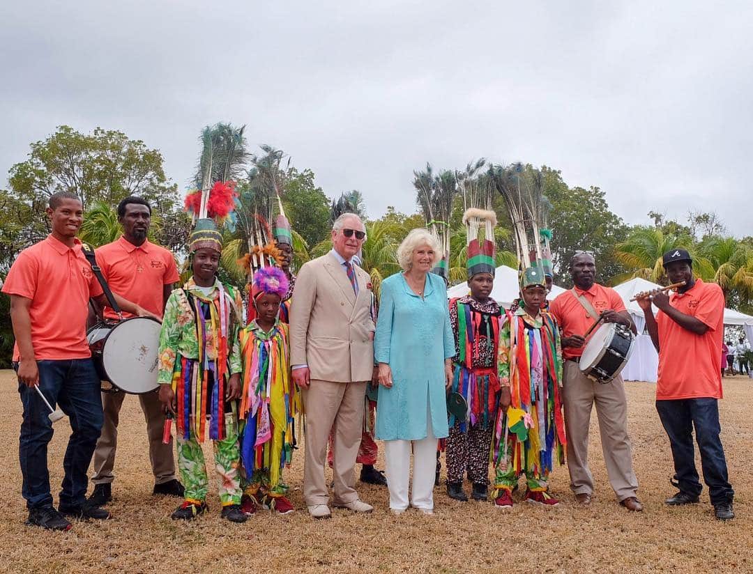 クラレンス邸さんのインスタグラム写真 - (クラレンス邸Instagram)「Colourful masquerade performers welcomed The Prince of Wales and The Duchess of Cornwall to St. Kitts and Nevis today! #RoyalVisitStKitts 🇰🇳」3月22日 5時10分 - clarencehouse