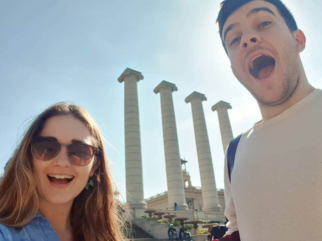 ジェニファー・ピンチズさんのインスタグラム写真 - (ジェニファー・ピンチズInstagram)「Cheeky trip to Barcelona to celebrate 8 years together! Not sure he's earned that halo... 😛 Still love him to bits ❤❤❤ #barcelona #montjuic #weloveeu #blueskies #anniversary #8years  #highschoolsweethearts」3月22日 5時23分 - jennifer.pinches