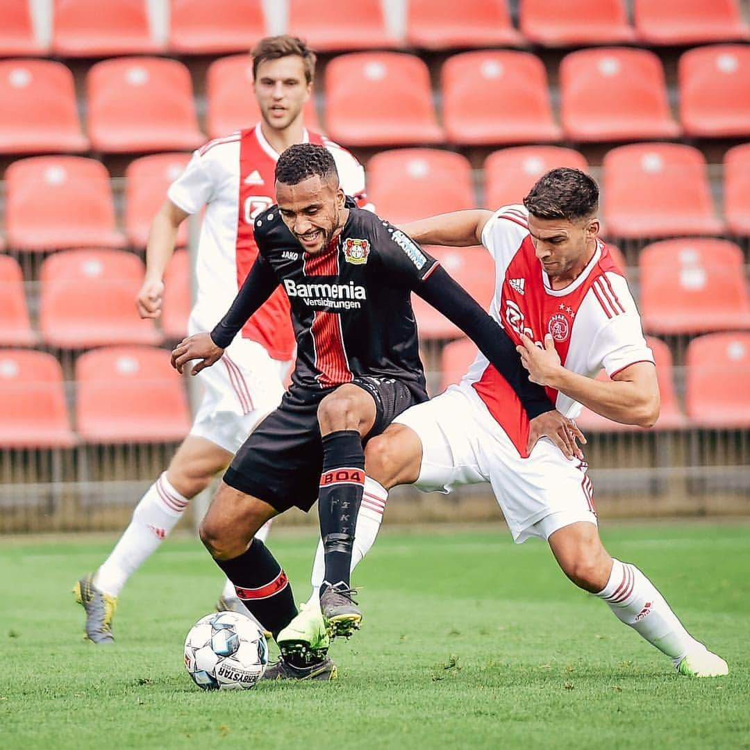 バイエル・レバークーゼンさんのインスタグラム写真 - (バイエル・レバークーゼンInstagram)「It was tough match #B04AJA 2-1 8 days until we see the #Werkself in jerseys again 🙏」3月22日 5時31分 - bayer04fussball