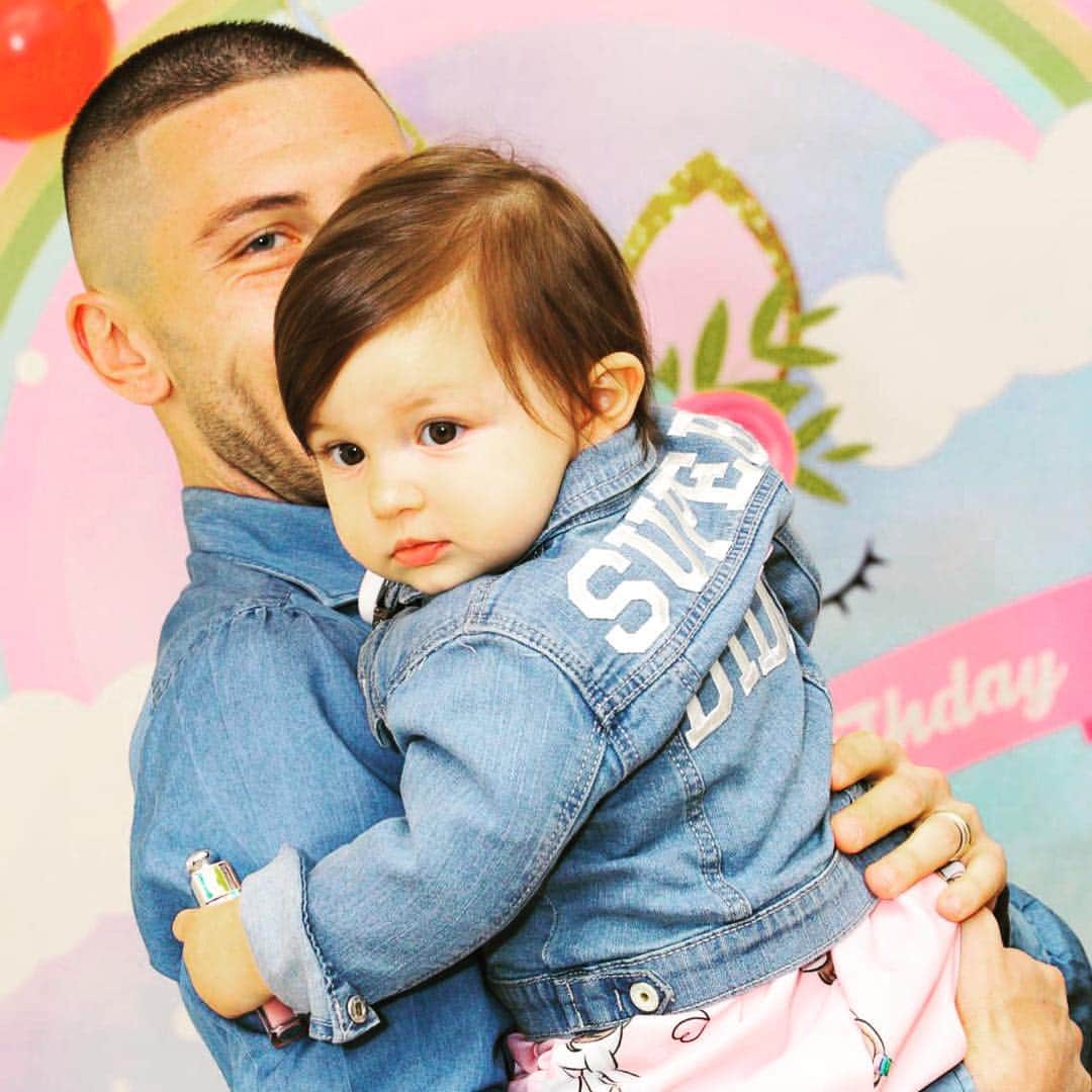 ルカ・マッローネのインスタグラム：「Quanti sorrisi e quanta gioia ci regali! Ti amiamo Didi ❤️ #6marzo #1annodite #didi」