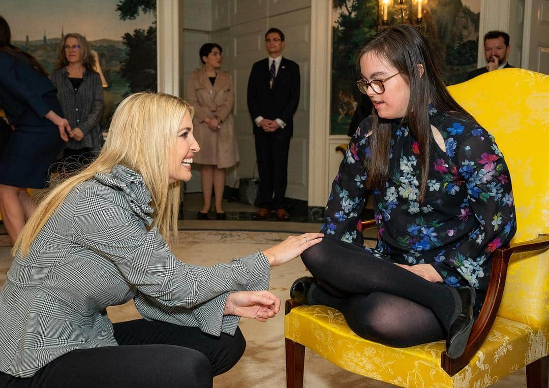 イヴァンカ・トランプさんのインスタグラム写真 - (イヴァンカ・トランプInstagram)「The White House welcomed some wonderful guests today in honor of World Down Syndrome Day!  I loved hearing each and every story and learning of the pathways you are taking to rewarding careers as we seek to build a more inclusive economy.  You each brought light and inspiration to my day! Thank you! #WDSD19 . . 📷Official White House Photo」3月22日 5時43分 - ivankatrump