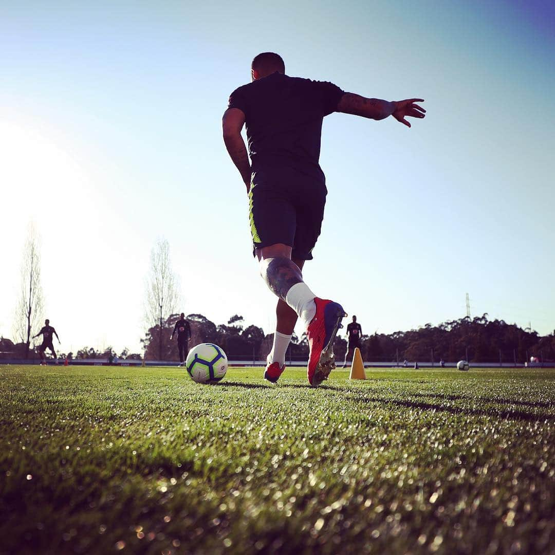 ガブリエル・ジェズスさんのインスタグラム写真 - (ガブリエル・ジェズスInstagram)「“Longe de toda negatividade.” 💭⚽️🙌🏽」3月22日 5時59分 - dejesusoficial