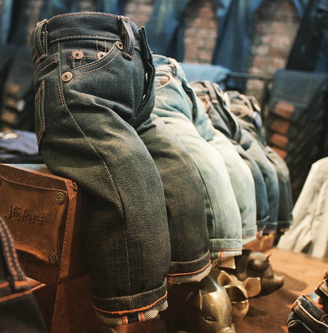 のインスタグラム：「40% off Spring Blowout 🌞🌷in shop and on line use code Sale40 #jeans #jeanshopnyc #denim #selvedge #sale #40%off #style #menstyle」