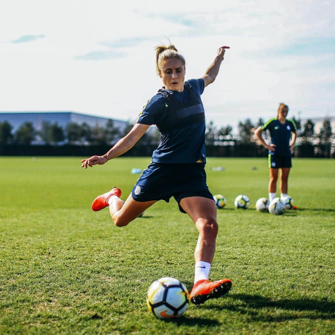 マンチェスター・シティFCさんのインスタグラム写真 - (マンチェスター・シティFCInstagram)「Fun in the sun ☀️💪 #mancity」3月22日 6時22分 - mancity