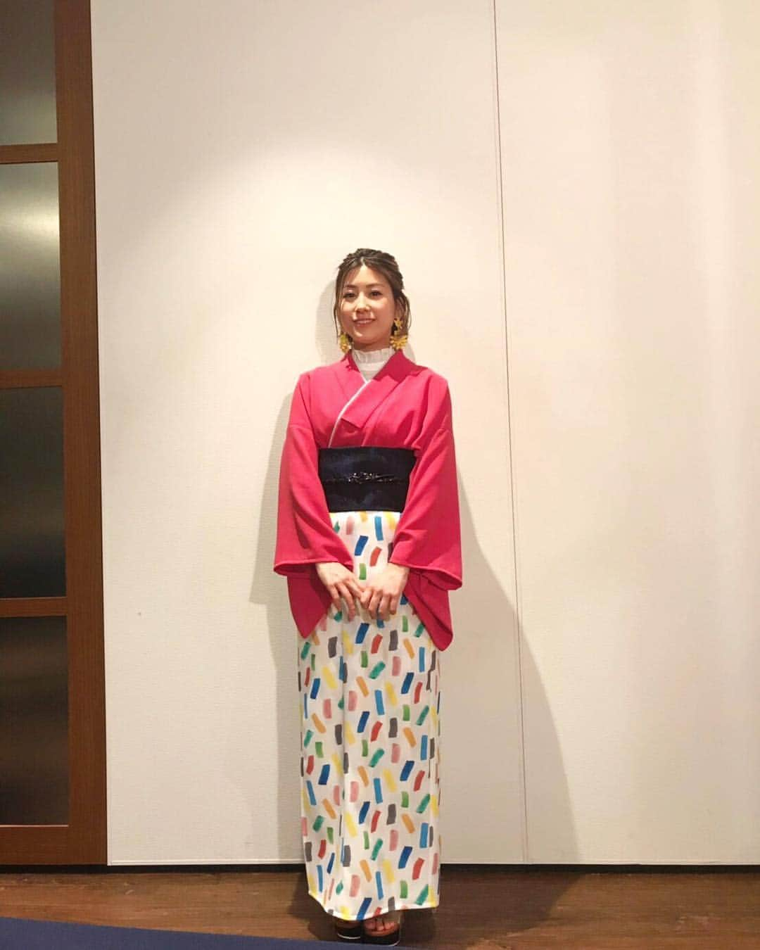 IMALUさんのインスタグラム写真 - (IMALUInstagram)「きもの de 楽しむ京都駅321トークショーでした👘 les mondesさんの可愛い着物を着させて頂きました。 可愛いし着心地よし。なんといっても着るのがとっても簡単なので普段着物に慣れてない私でも普段使いできそう。花火大会とかこれで行きたい。 - Styling by @stylist_eri_soyama  Hair&Make up by @chihirops  #lesmondes #kyoto」3月22日 6時34分 - imalu_0919