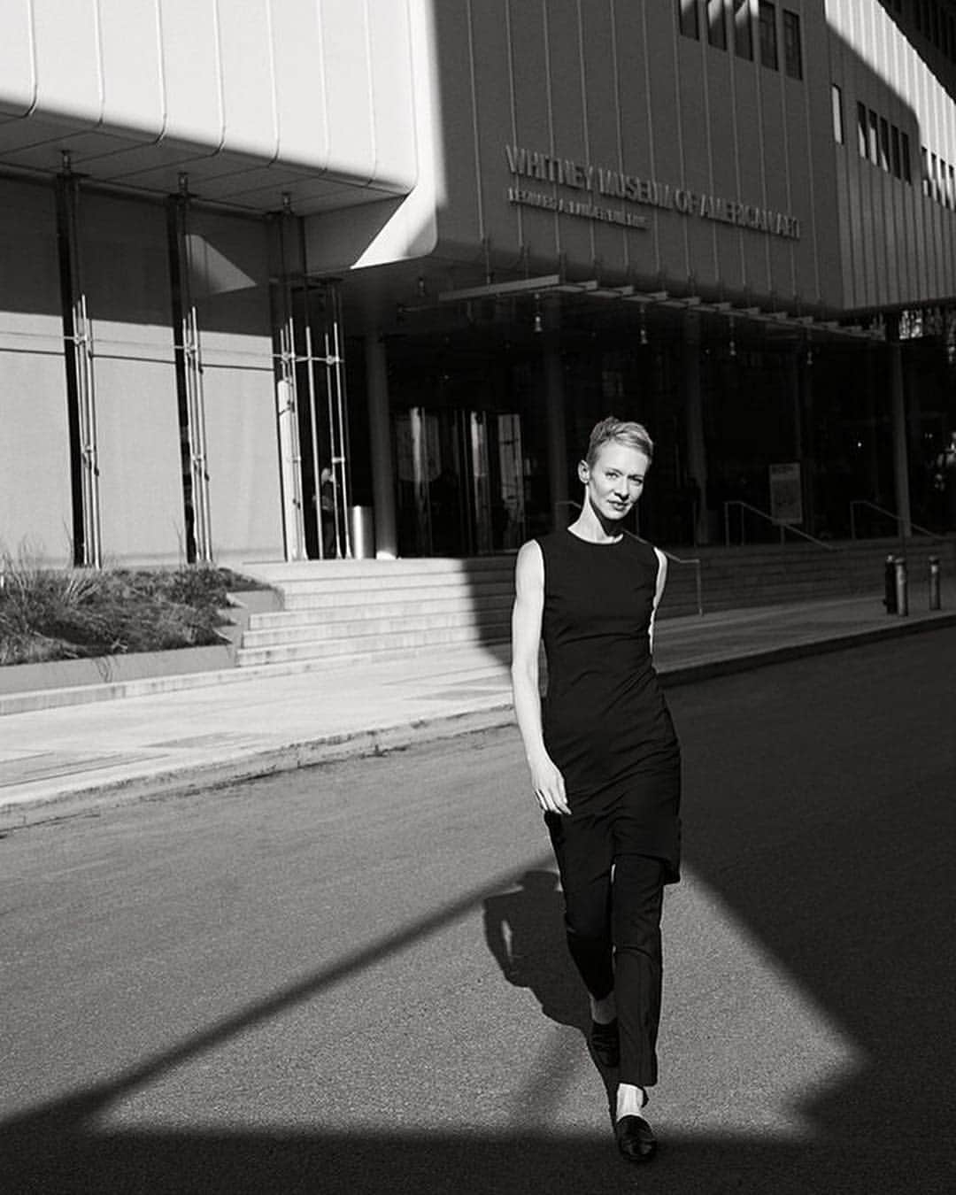 のインスタグラム：「My Theory: Tracy Doyle. ⠀⠀⠀⠀⠀⠀⠀⠀⠀⠀⠀⠀ “I never tire of wearing a dress over pants. Unfortunately, I don’t really feel that dresses suit my personality, but this option combines the polish of a dress with the ease and comfort of a classic black pant that works perfectly with flats — the best of all worlds.” ⠀⠀⠀⠀⠀⠀⠀⠀⠀⠀⠀⠀ Follow the link in bio to shop all of Tracy’s looks.  #MyTheory」